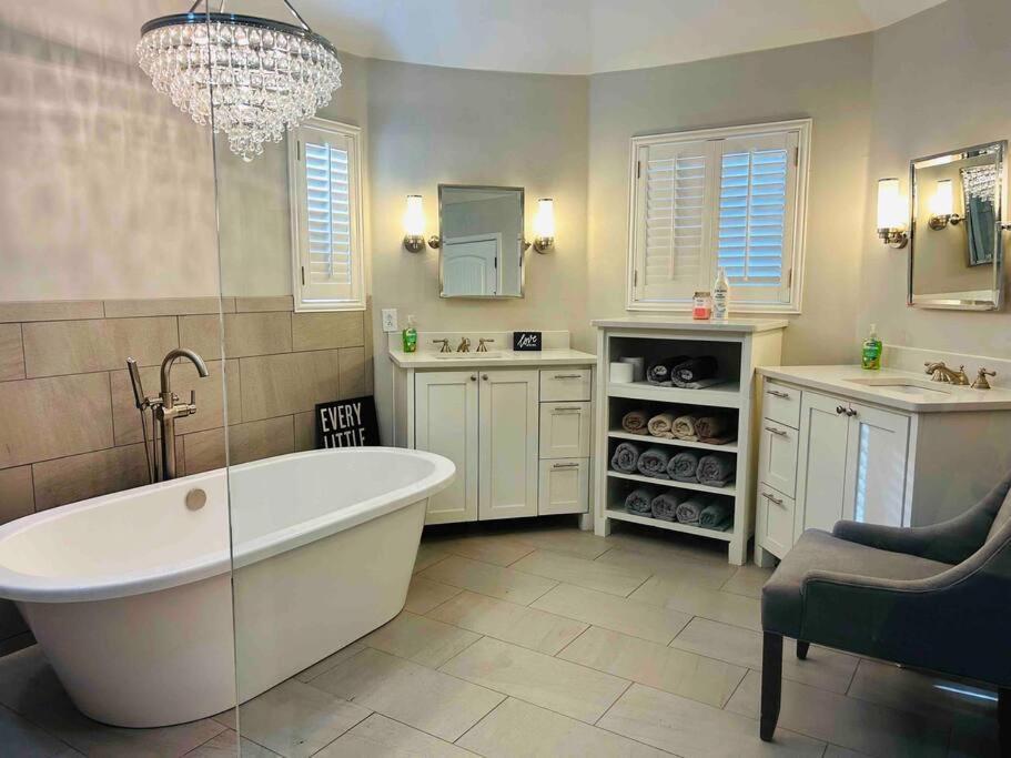 Beautiful Farmhouse W/ Pool On 6 Acres Ranch Aubrey Εξωτερικό φωτογραφία