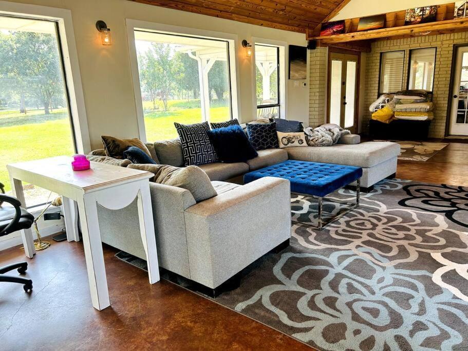 Beautiful Farmhouse W/ Pool On 6 Acres Ranch Aubrey Εξωτερικό φωτογραφία